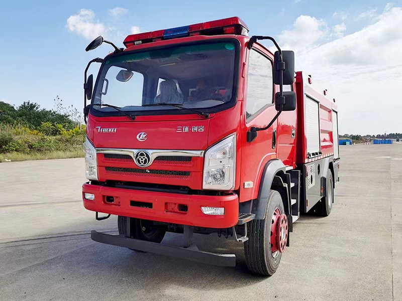 三環(huán)四驅(qū)水罐消防車(chē)_6噸水罐消防車(chē)