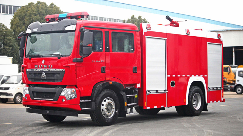 重汽豪沃水罐消防車(chē)_8噸水罐消防車(chē)