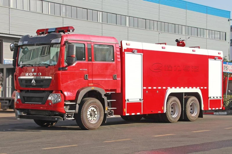 重汽豪沃水罐消防車(chē)_15噸水罐消防車(chē)
