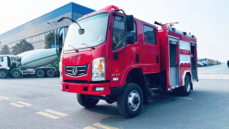東風(fēng)四驅(qū)泡沫消防車(chē)_3.5噸泡沫消防車(chē)
