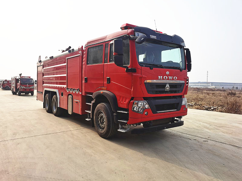 重汽豪沃泡沫消防車(chē)_18噸泡沫消防車(chē)